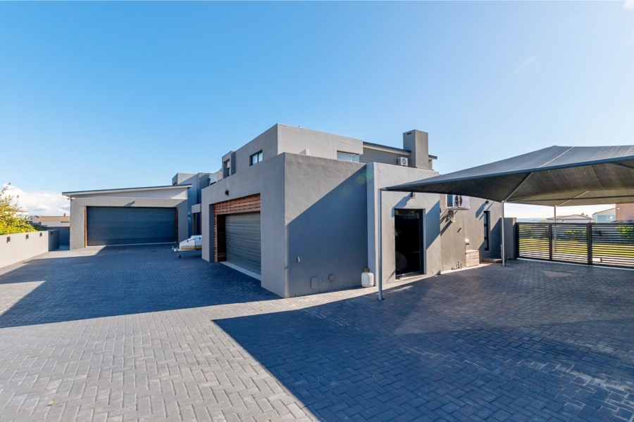 4 Bedroom Property for Sale in Myburgh Park Western Cape